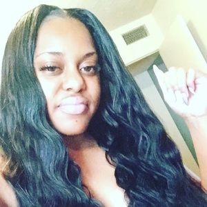 Meet your Posher, Akia